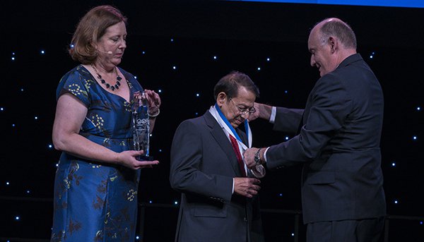SPE Member Anil Kumar received the high distinction of Honorary Membership at the 2017 ATCE Annual Awards Ceremony.