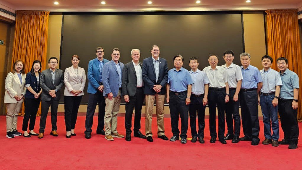 The SPE delegation with Mr. Li Yang, Academician and Chief Engineer, SINOPEC Corp.